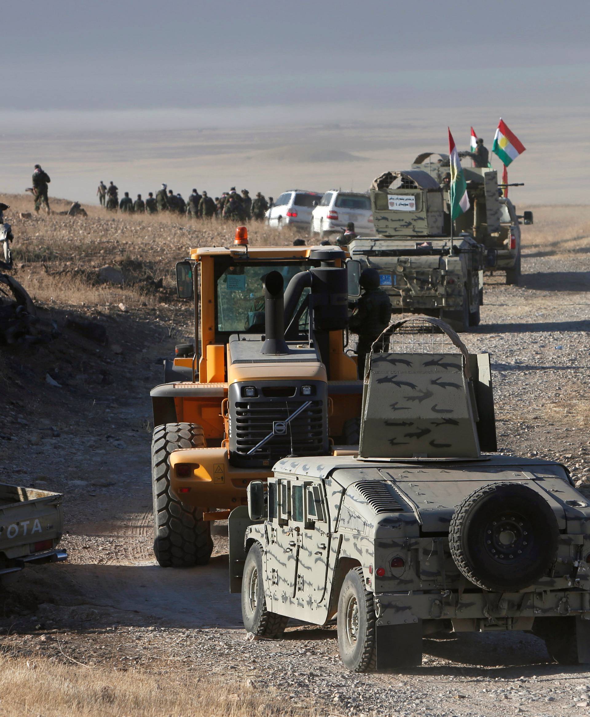 Peshmerga forces advance in the east of Mosul to attack Islamic State militants in Mosul
