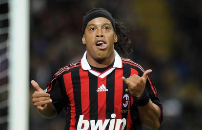 Ronaldinho nakon repa s 50 Centom svira udaraljke