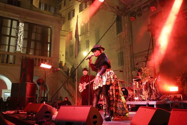 Šibenik:  Britanski trip-hop bend Morcheeba uveo je šibencane i njihove goste u novu 2026.godinu