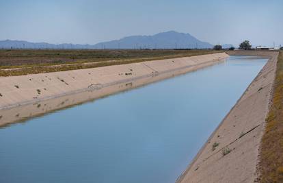 Američke države dogovorile da će uzeti manje vode iz rijeke Colorado kako bi je spasili