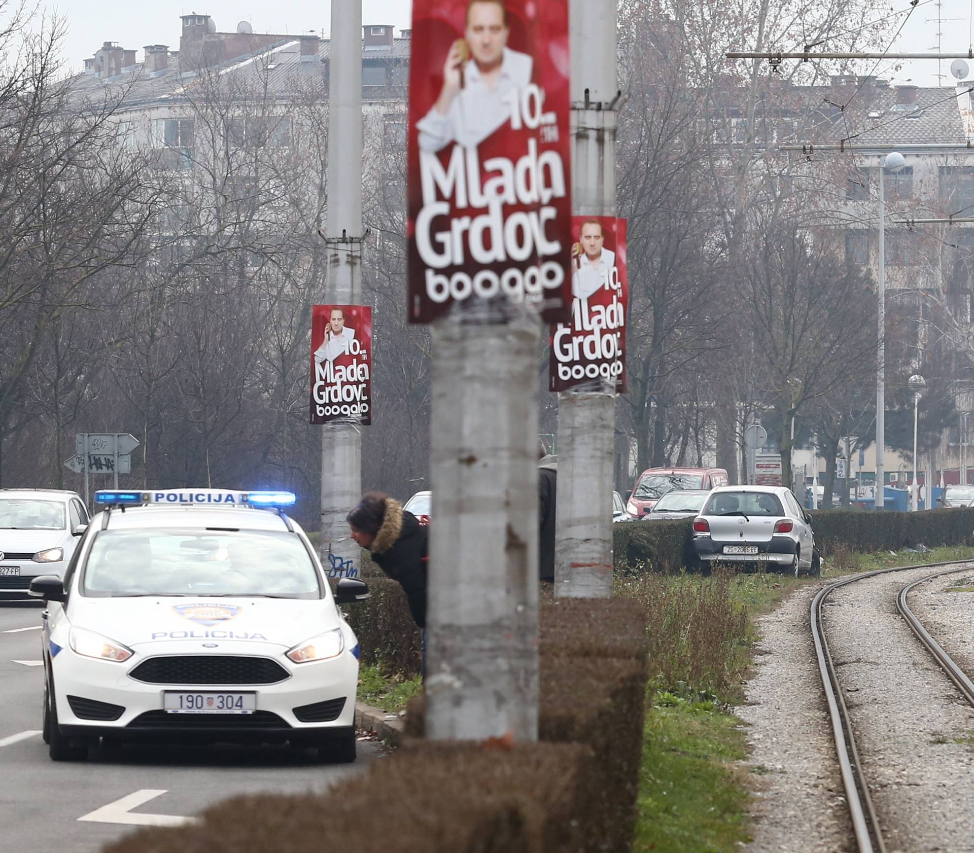 Auto se sudario s kamionom pa odletio i zabio se u tramvaj