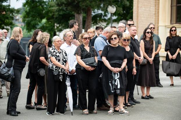 Zagreb: Sprovod redatelja Zrinka Ogreste na Mirogoju