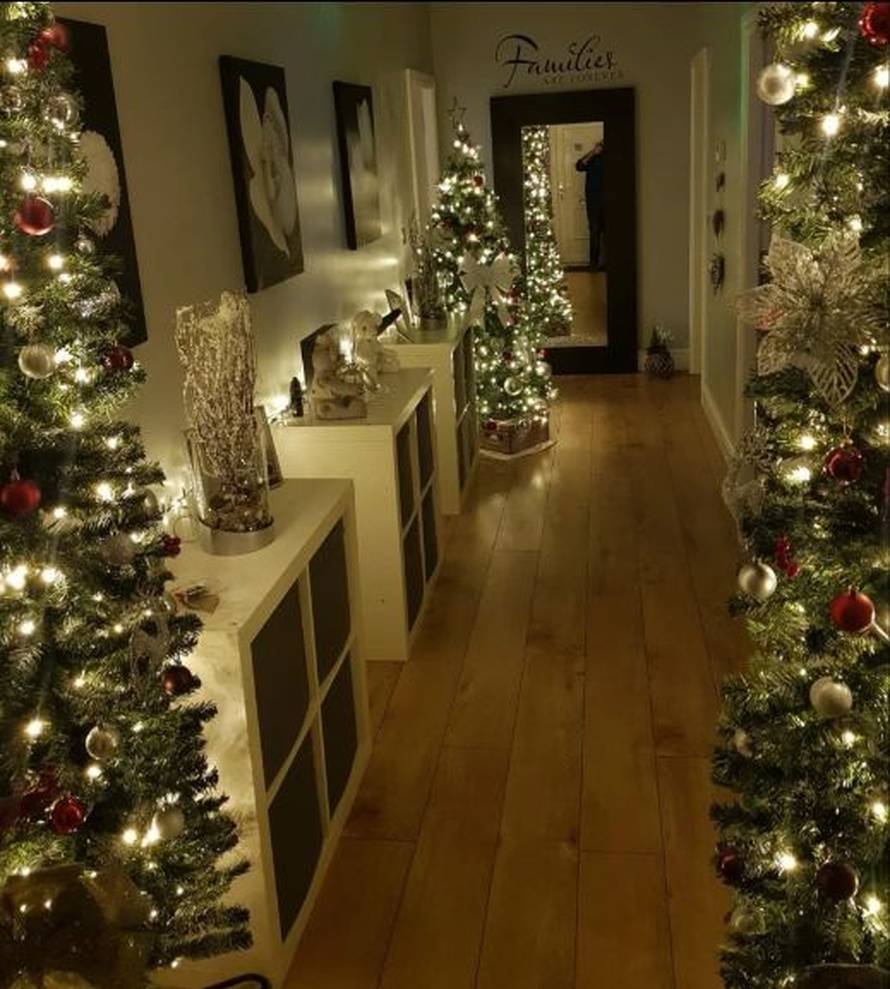 Otac je s malo ukrasa pretvorio dom u čudesnu božićnu bajku