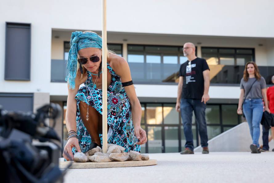 Benkovac: Organizatori benkovačkog festivala "Nosi se" koji je odgođen nakon prosvjeda branitelja održali mirni prosvjed