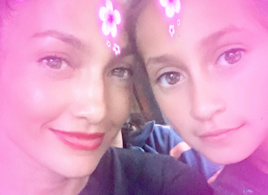 Kao jaje jajetu: Jennifer Lopez je objavila 'selfie' s kćerkicom