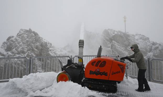Snow and cold on Germany's highest summit