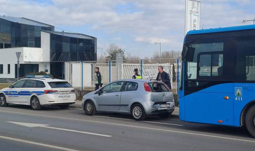 VIDEO Bus ZET-a naletio na auto u Zagrebu, dvoje je ozlijeđenih