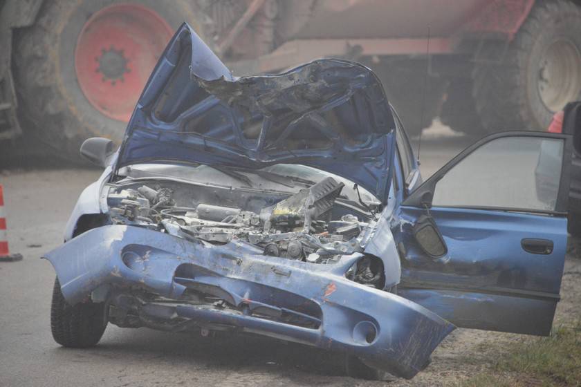 Dvoje ljudi ozlijeđeno u sudaru dva auta i traktora u Križevcima