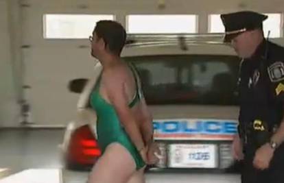 Maltretirao žene odjeven u jednodijelni kupaći kostim