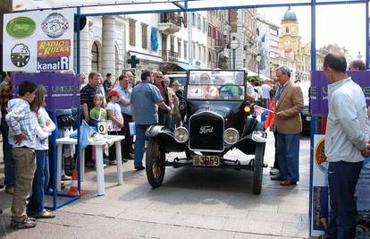 Od Rijeke do Žminja reli je odvozilo oko 70 oldtimera