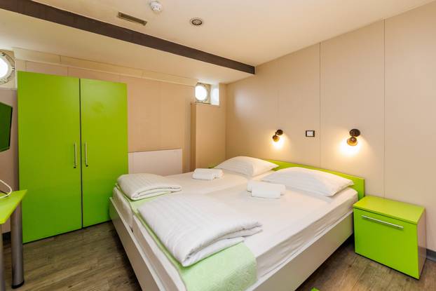 FOTO Zavirite u prvi brod-hotel u Hrvatskoj: Noćenje na ovom brodu u Rijeci ima posebnu čar