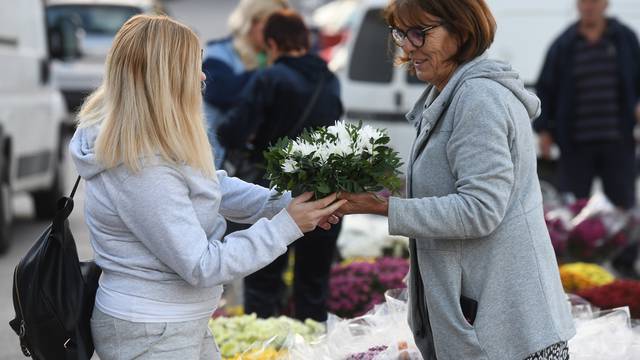 Šibenik: Kupovina cvije?a na blagdan Svi svetih