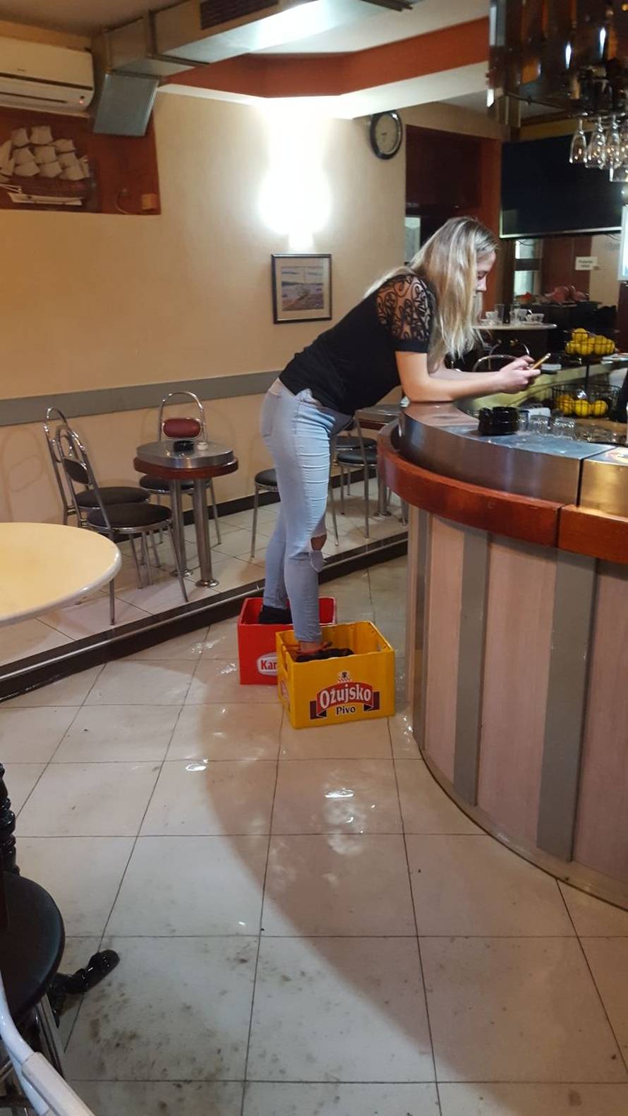 Opći potop u Zadru: Garaže su poplavljene, auti plivaju, kaos...