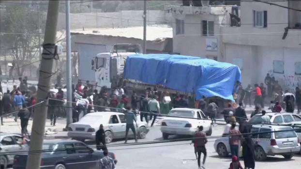 Aid convoy enters Gaza through the Rafah crossing