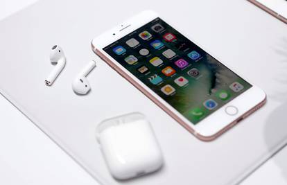 Internet se okomio na Apple zbog "hrabrosti" oko slušalica