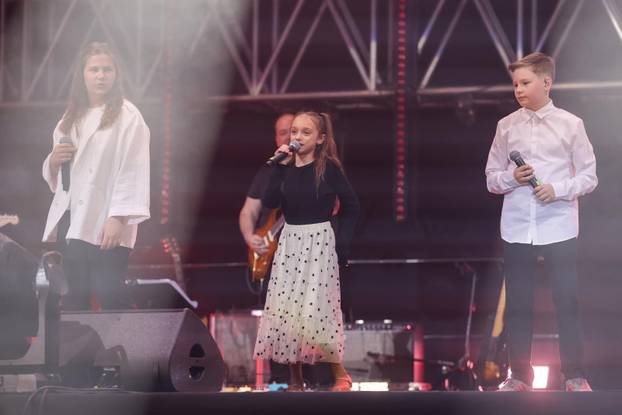 Zagreb: U Areni Zagreb održan koncert "Progledaj srcem"