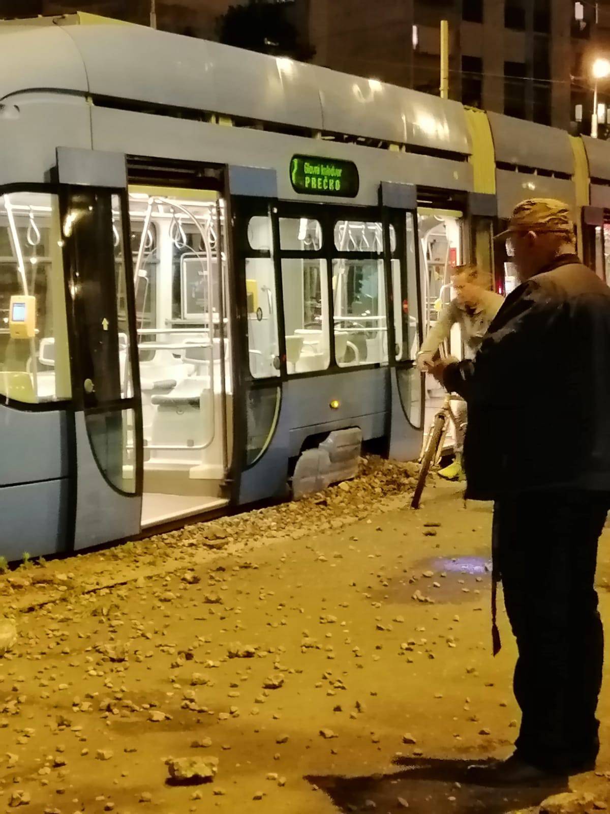 Tramvaj izletio s tračnica na Borongaju i pokosio rub staze: 'Netko je mogao nastradati'