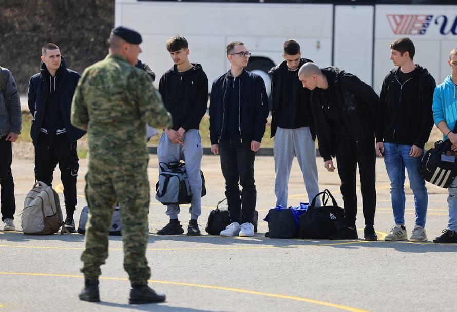 Ministar Anušić i general Kundid na prvom danu TVO-a na Slunju