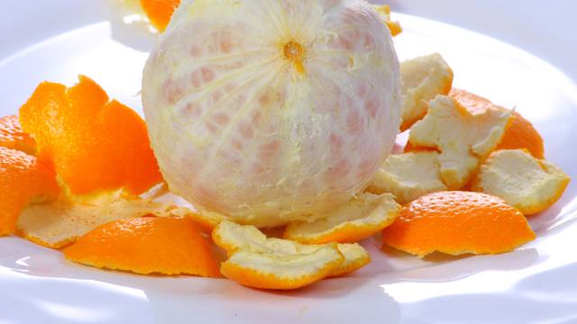 7 ideja kako iskoristiti koru od naranče: Vraća sjaj namještaju, prirodni je piling za kožu...
