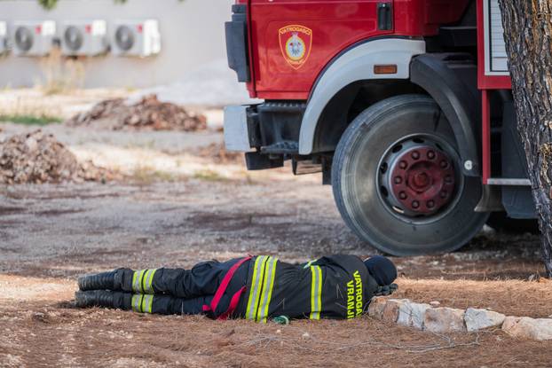 24sata Milna: Reportaža s opožarenog područja otoka Brača