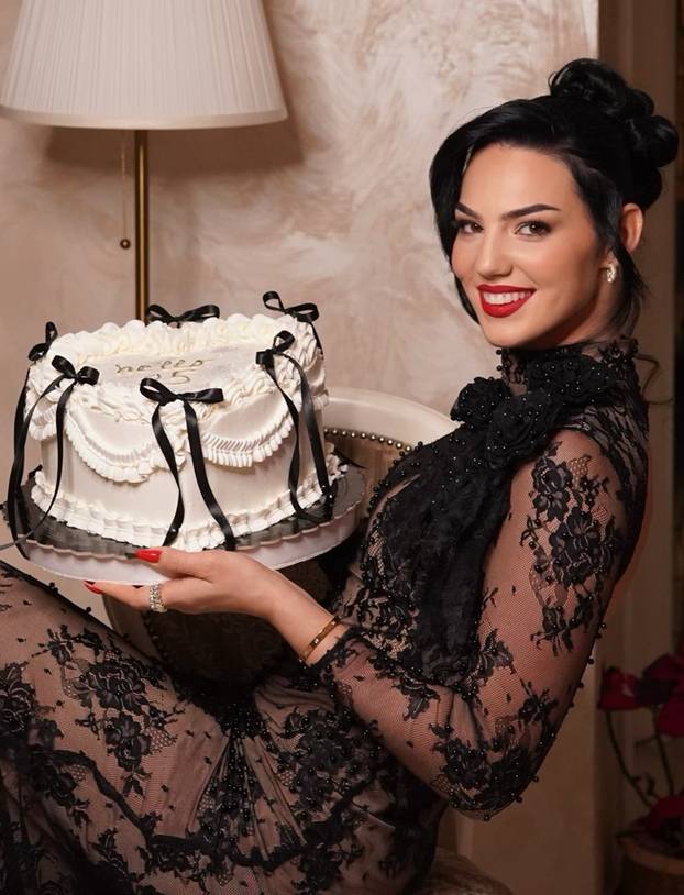 FOTO Vatrena crnka Anamaria zapalila mreže: Pogledajte njezinu besprijekornu figuru