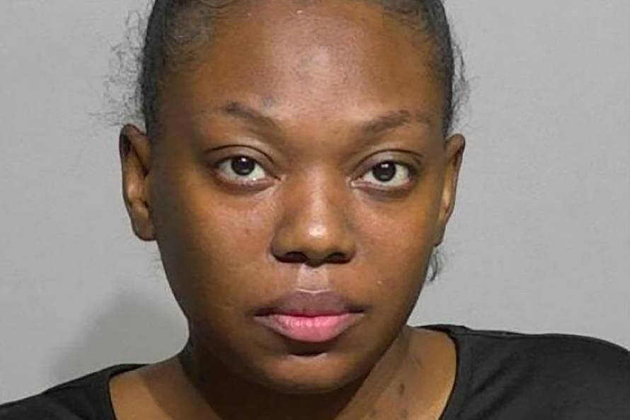 Žena zapalila muža jer je mislila da joj je otrovao pileća krilca