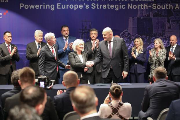 Dubrovnik: U sklopu Inicijative triju mora potpisan sporazum u području energetike, prometa, tehnologije, financija i porezne politike