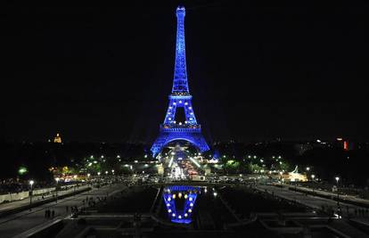 Plavim Eiffelovim tornjem preuzeli predsjedanje EU