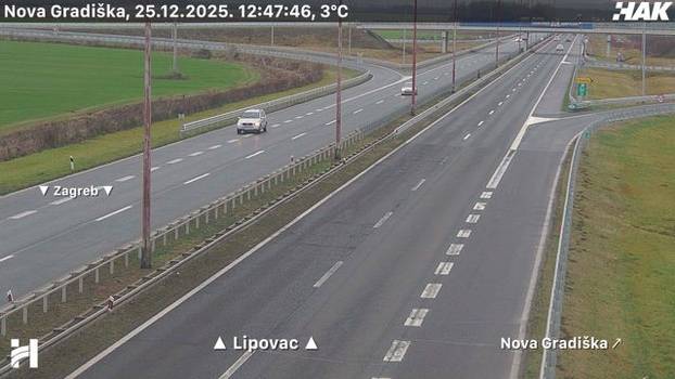 FOTO Pogledajte kakvo je stanje na cestama u Hrvatskoj: Snijeg u Lici, sunce 'provirilo' na jugu