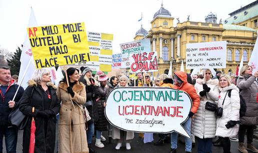 FOTO Veliki prosvjed nastavnika i profesora: Krenula povorka