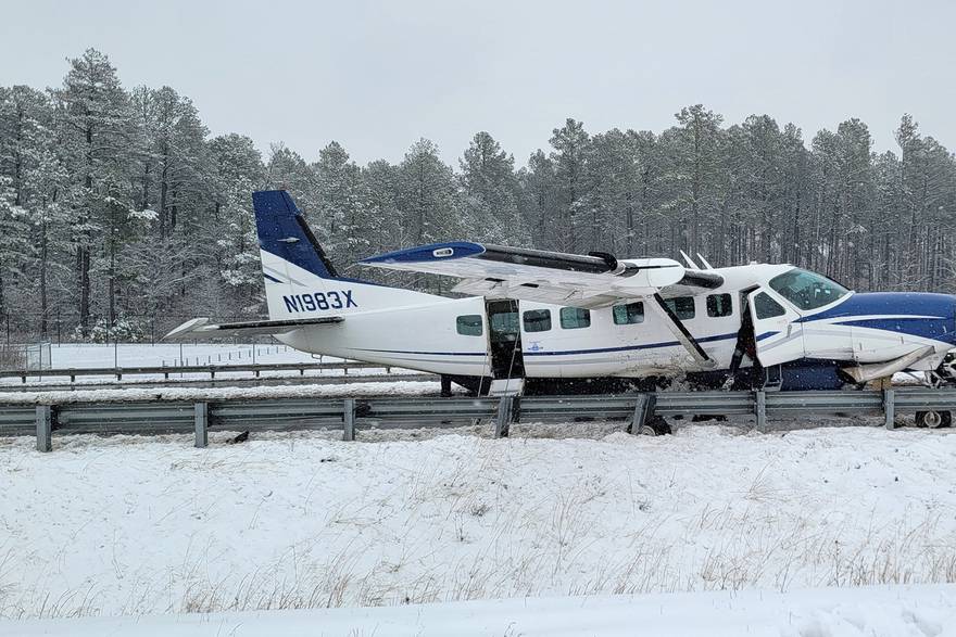 avion sletio na autoban