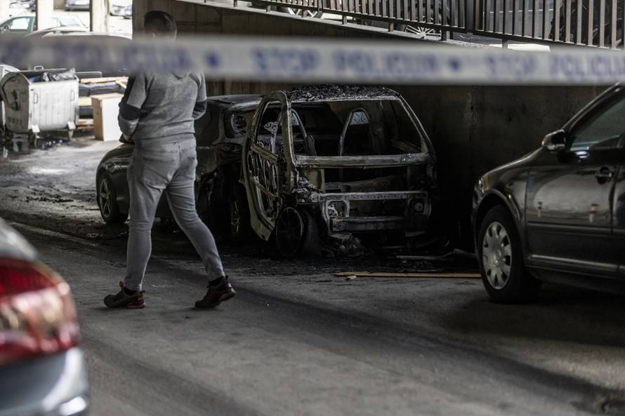 Pozar na auomobilu u Splitu