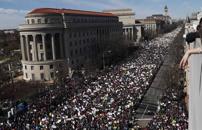 Stotine tisuća Amerikanaca izašlo na ulice protiv oružja