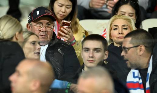 FOTO &Zcaron;eljko Kerum sa svojom Fani u sve&ccaron;anoj je lo&zcaron;i bodrio  'vatrene': Ima i novi imid&zcaron;