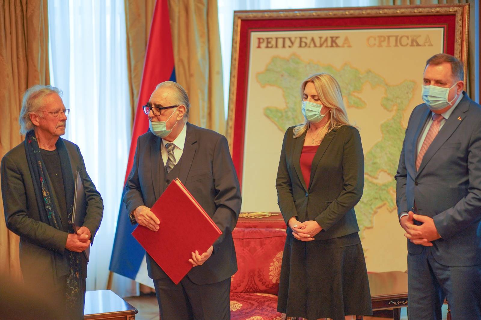Nobelovac Peter Handke u Banja Luci primio Orden Republike Srpske