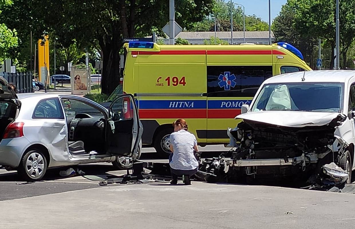 Sudarila se dva auta u Novom Zagrebu, jedan čovjek u bolnici
