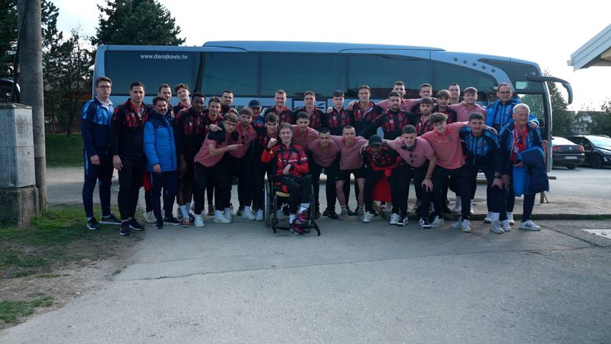 Bili smo s igračima Kurilovca na utakmici s Dinamom: Donosimo govor trenera i detalje iza scene