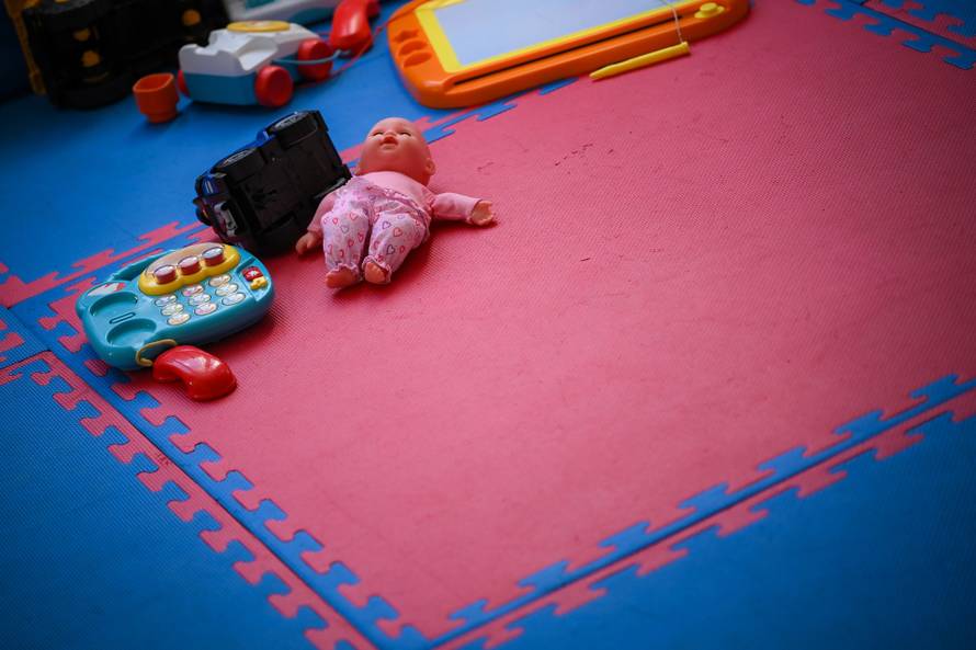 24SATA Zagreb: Reportaža s maloljetnim majkama koje žive u Nazorovoj s bebama