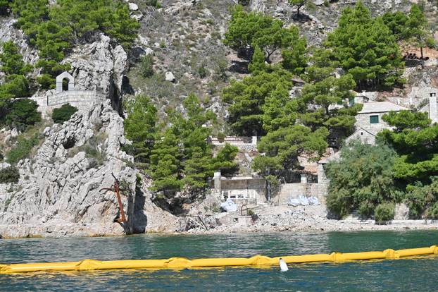 Nastavlja se rušenje bespravno izgrađenih objekata u uvali Vruja