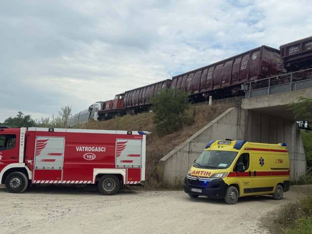 PRIZORI UŽASA Putnički vlak smrskan u sudaru s teretnim, na terenu i helikopter hitne