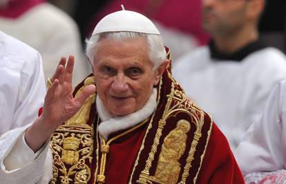 Na Twitteru objavili da je papa preminuo, Vatikan demantirao