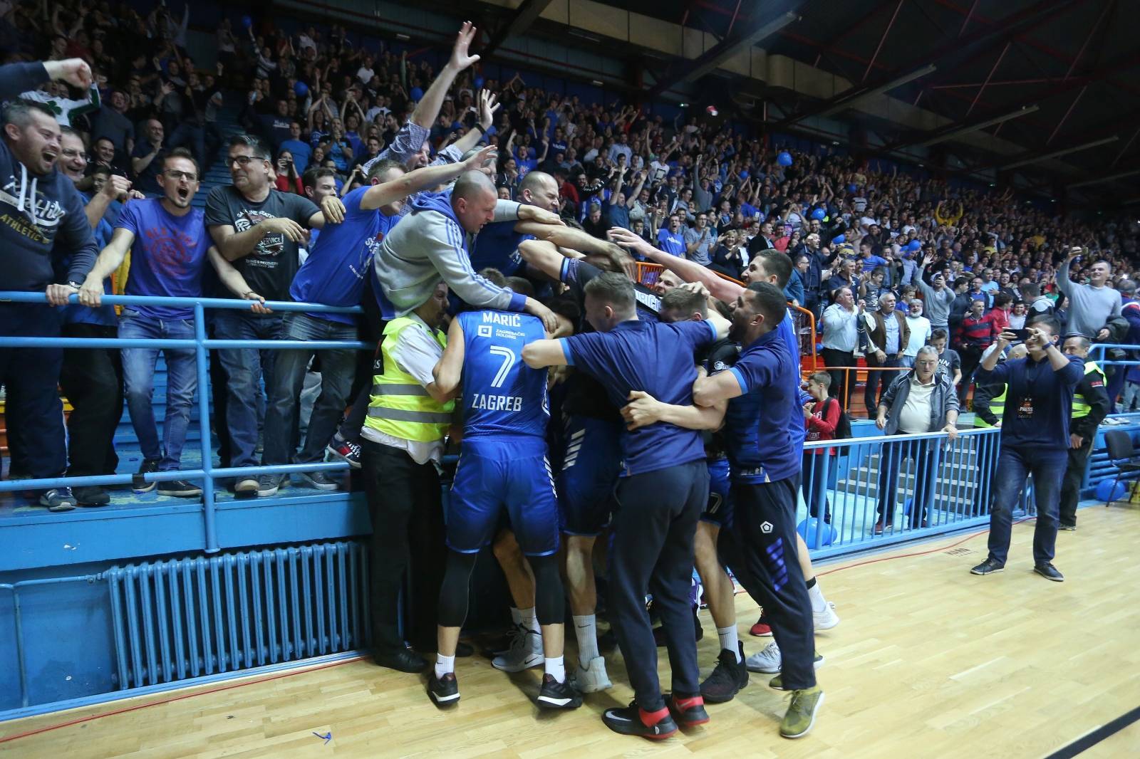 Zagreb: Nakon napetog kraja Cibona ipak postala Prvak Hrvatske