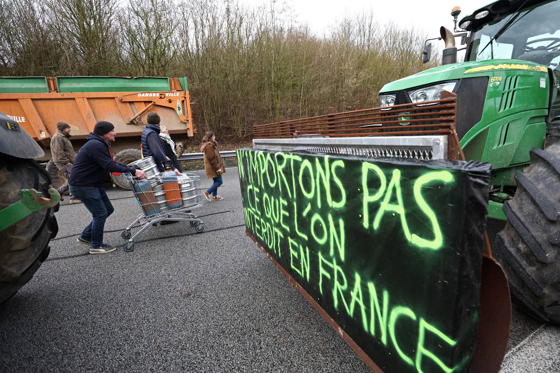 Nationwide farmer protests continue in France