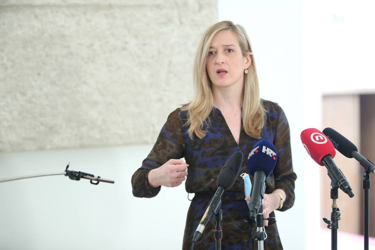 Ahmetović o sprovodu Bandića: 'Danas se od svih hrvatskih građana ponovo radi idiote'