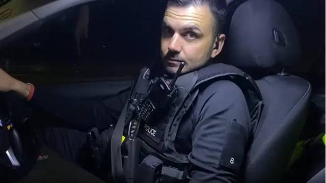 Policajac, koji je druge  prozivao zbog brzine, dobio otkaz zbog opasne jurnjave od 249 km/h