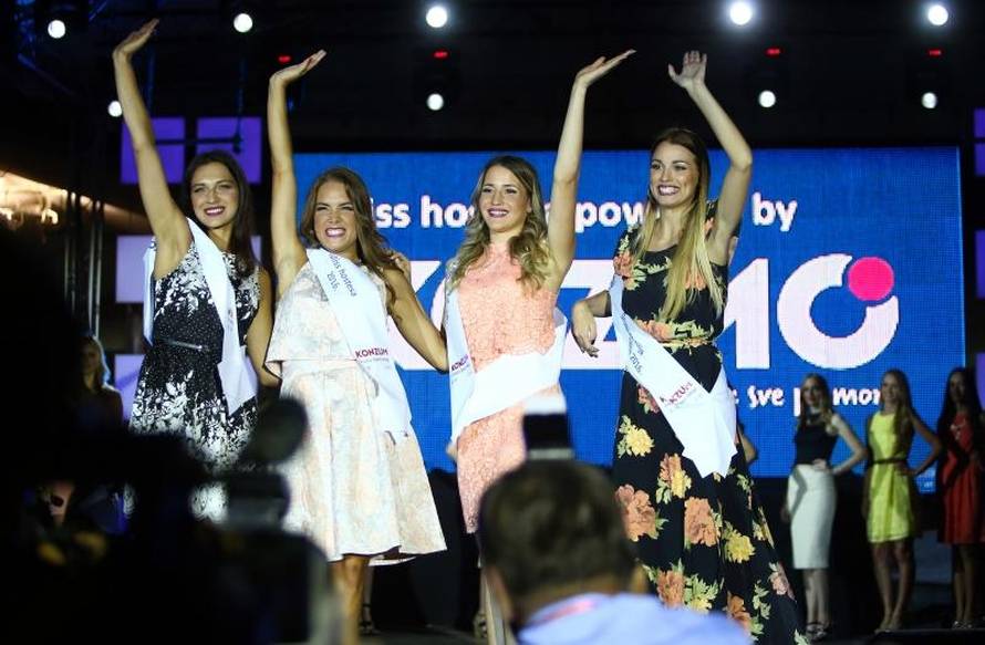 Prava ljepotica: Mia je najljepša hostesa na turniru u Umagu