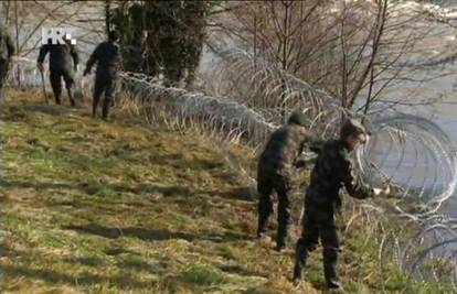 Slovenci počeli uklanjati žilet-žicu zbog visokog vodostaja