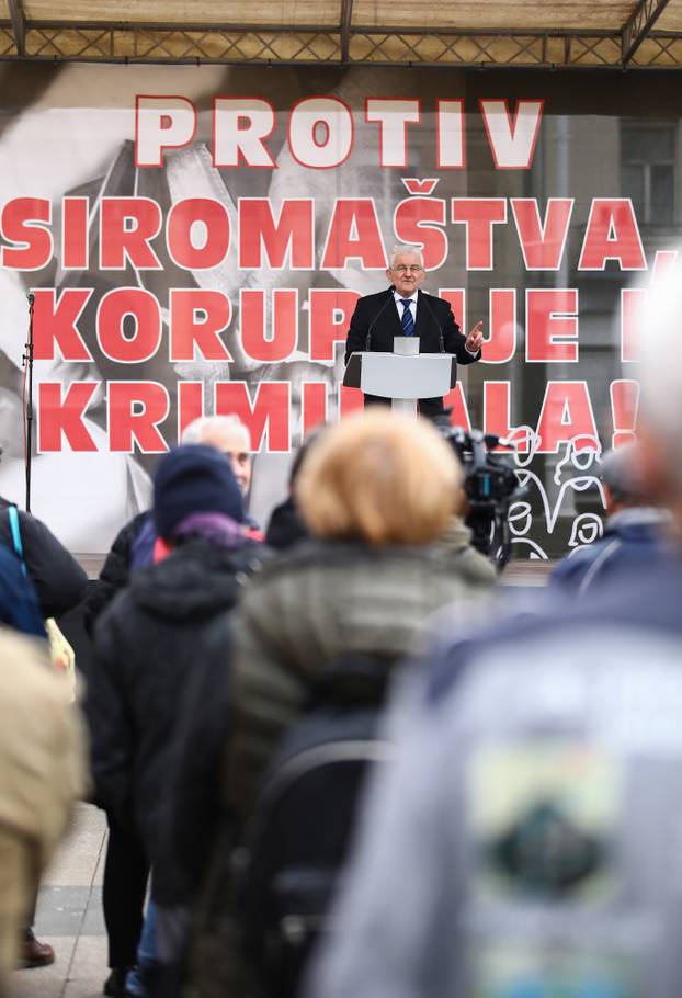 Zagreb, Prosvjed umirovljenika protiv siromaštva, korupcije i kriminala na glavnom gradskom Trgu