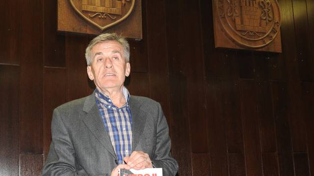 Josip Jurčević predstavio je knjigu o Domovinskom ratu