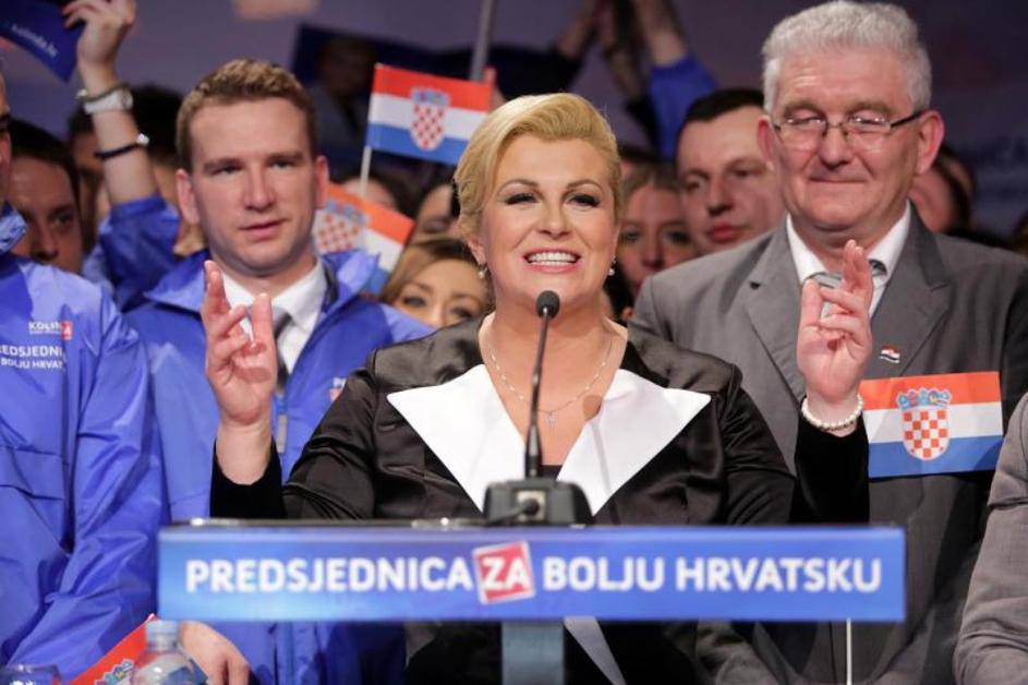 Praznovjerna Kolinda? Isti je kompletić odjenula i 2015.